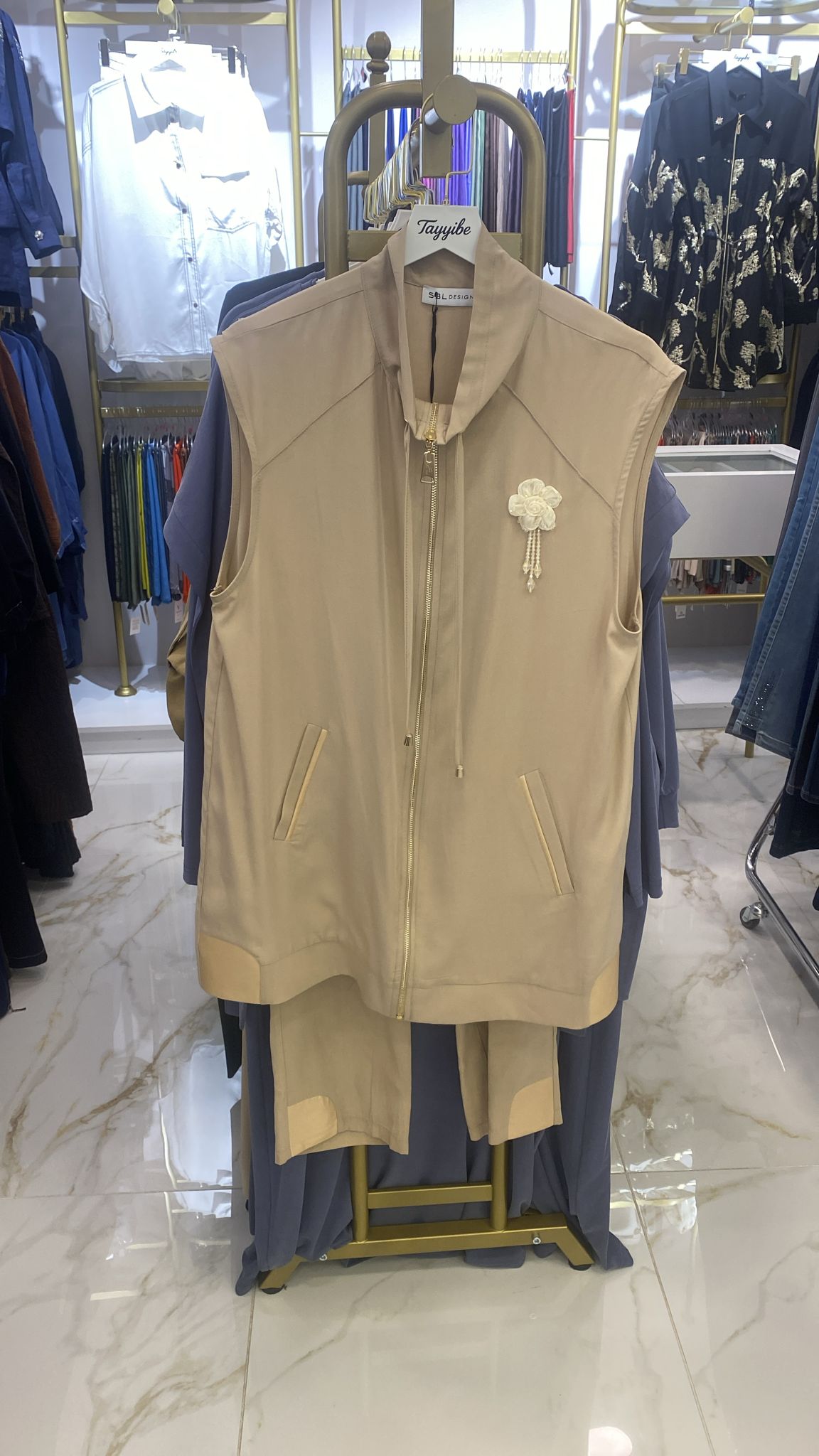 SBL DESİNG Çiçek Broşlu Takım Bej
