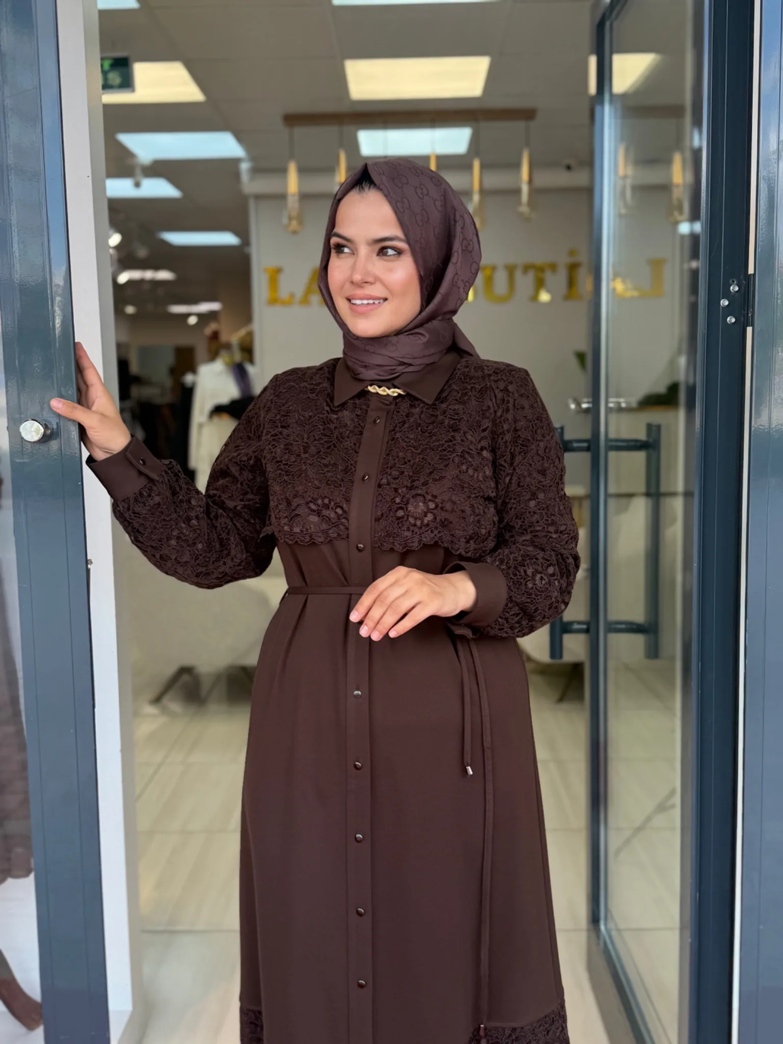 Güpür detaylı düğmeli elbise Kahverengi 2