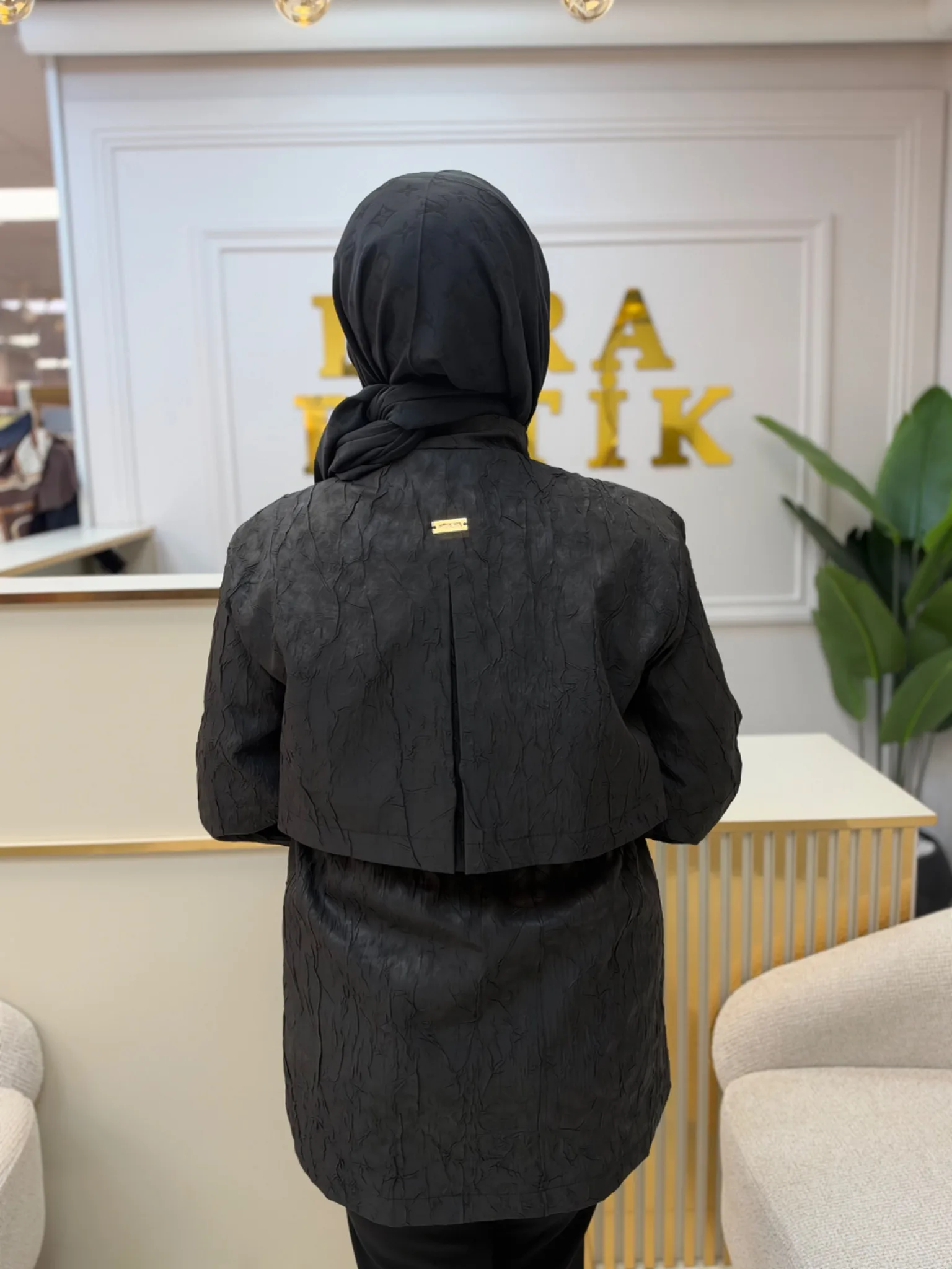BÜZGÜ BEL DETAYLI FERMUARLI TRENCH Siyah 3