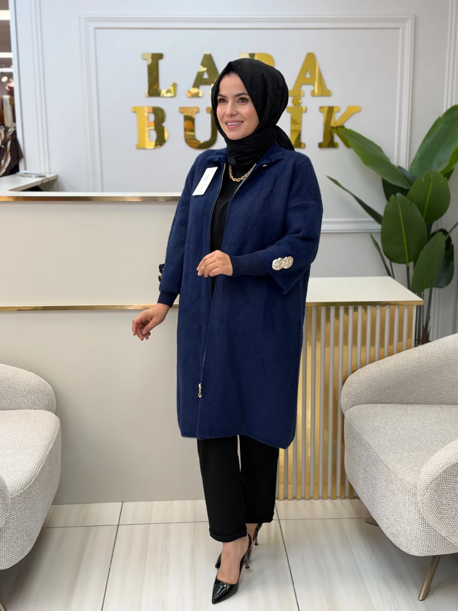 GÜLSELİ TRİKO BROŞ DETAYLI ANGORA HIRKA Lacivert