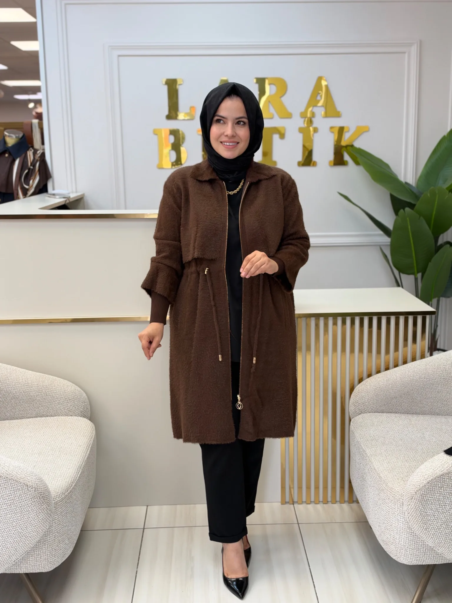 GÜLSELİ TRİKO KOL VE FERMUAR DETAYLI ANGORA HIRKA Kahverengi