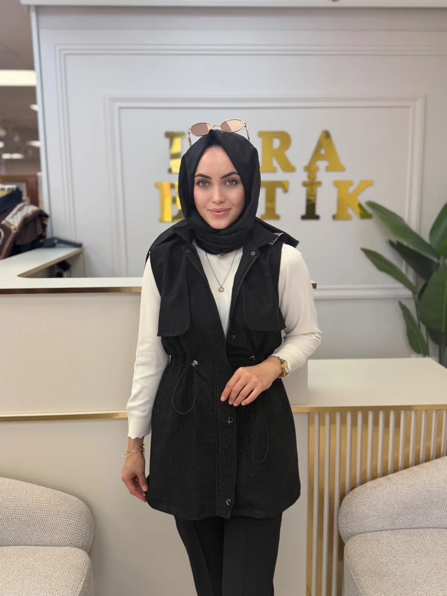 KAPÜŞONLU YELEK Siyah 2