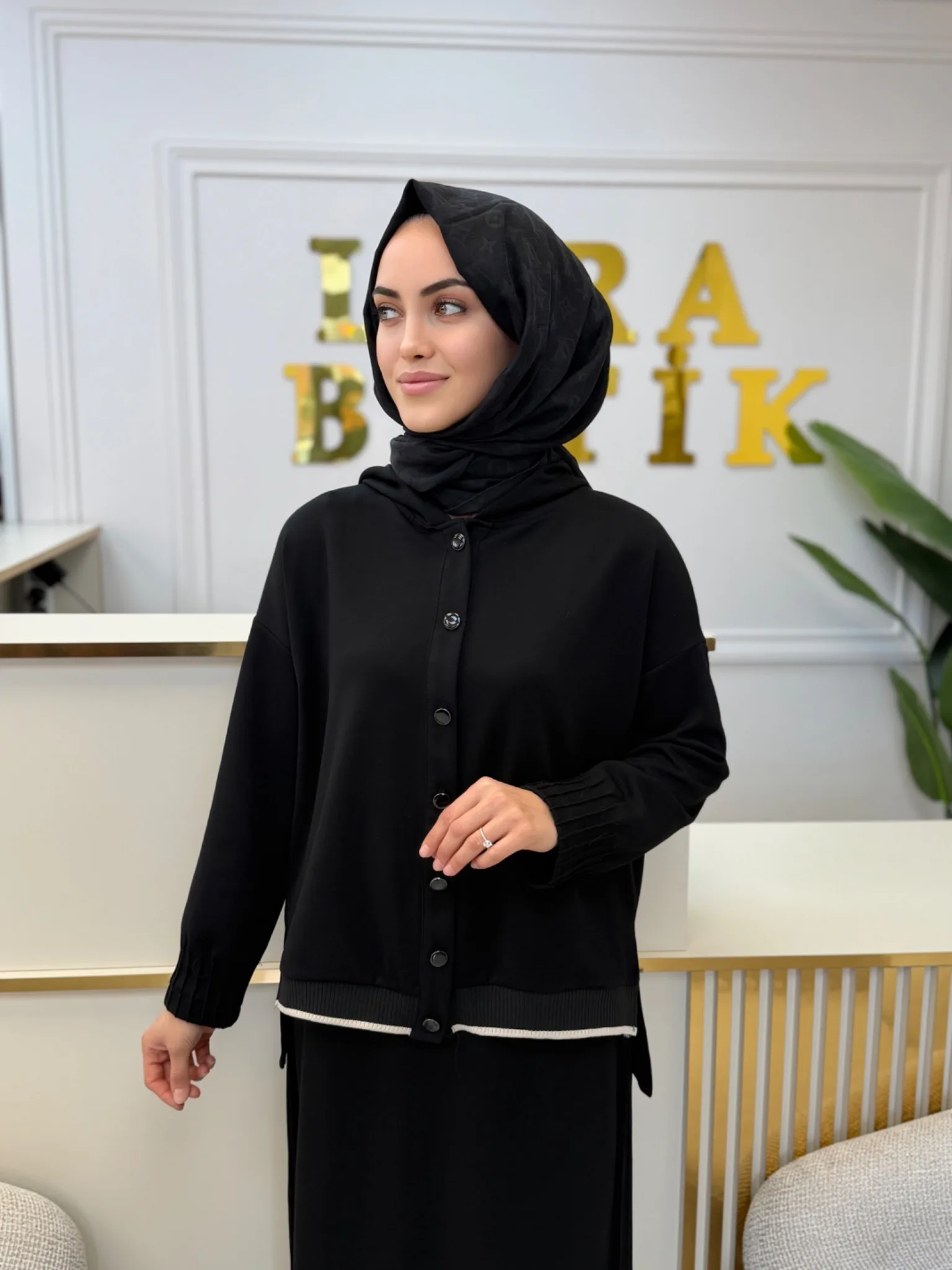 ÇİZGİ DETAYLI DÜĞMELİ ETEKLİ TAKIM Siyah 2