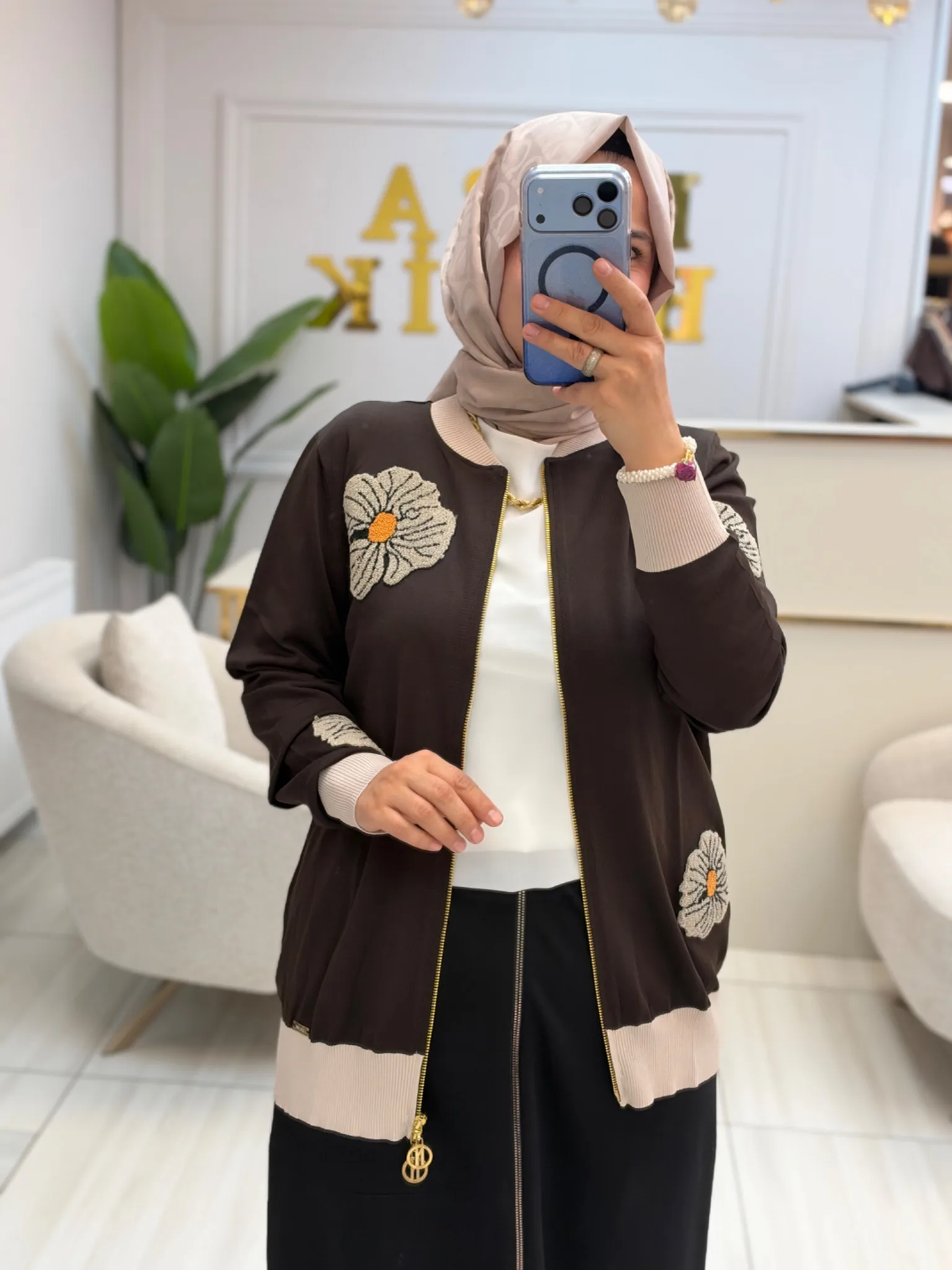 NİLİWİ ÇİÇEK NAKIŞLI HIRKA Kahverengi