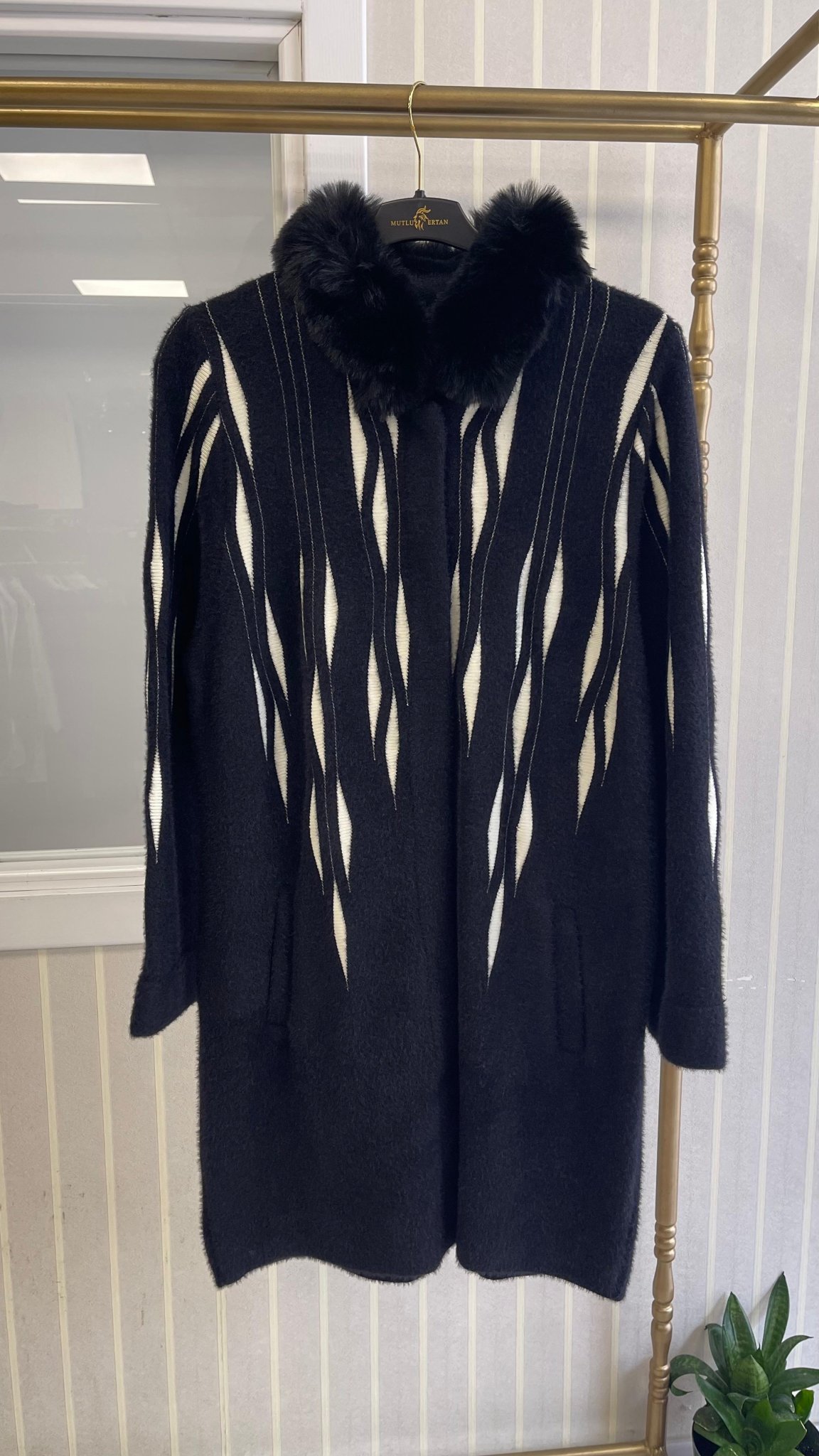 Miray Erdoğan Kürklü Angora Ceket Siyah