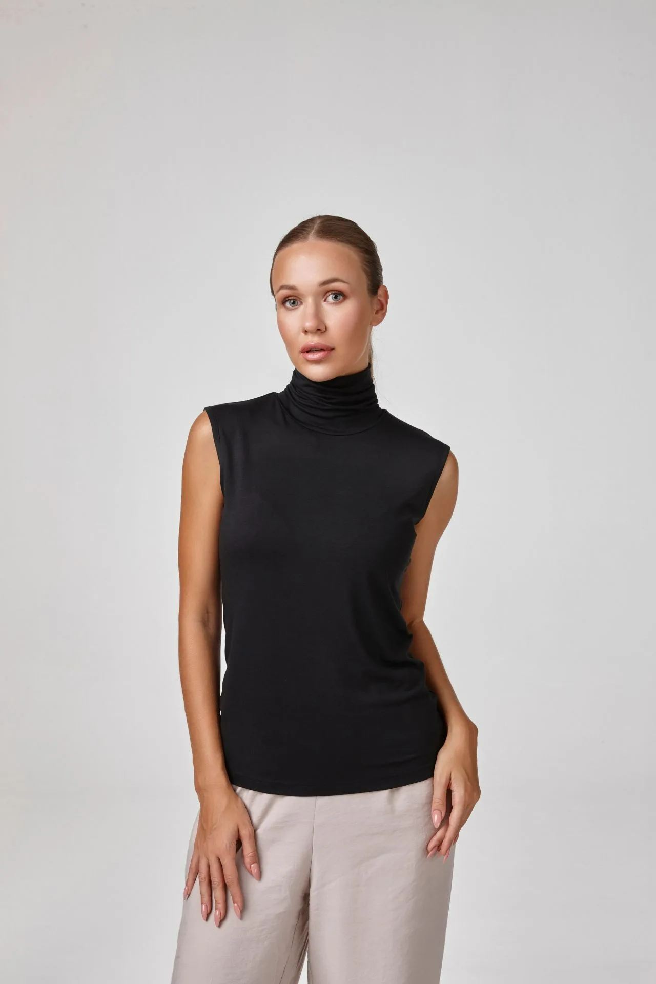 RELACTİVE P2602 KADIN KOLSUZ BALIKÇI YAKA BLUZ BODYFİT KALIP Siyah